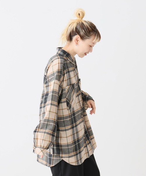 HEART MARKET（ハートマーケット）の「チェックシャツチュニック（ビジネスシャツ・レディース・グレー/ベージュ/レッド/グリーン/イエロー/ネイビー・FREE）」の18枚目の写真