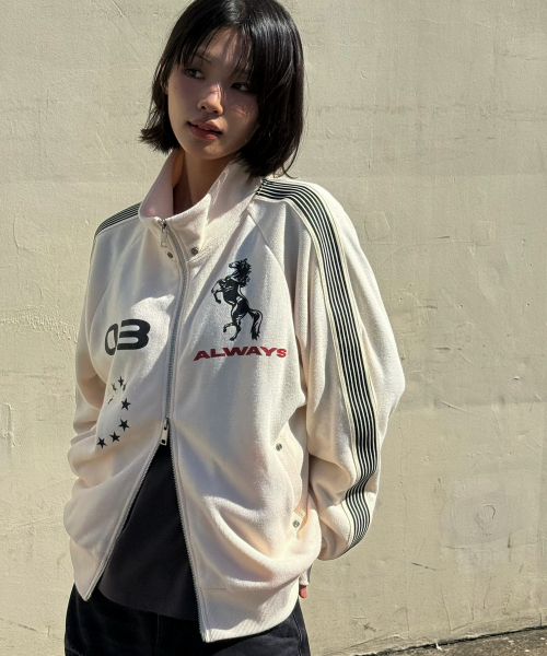 AMOU（アモウ）の「AMOU Horse Track Jacket CREAM（ナイロンジャケット・レディース・その他・1/2）」の4枚目の写真