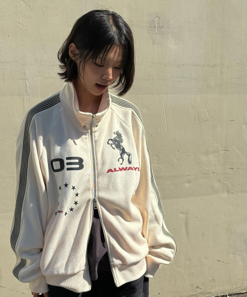 AMOU（アモウ）の「AMOU Horse Track Jacket CREAM（ナイロンジャケット・レディース・その他・1/2）」の3枚目の写真