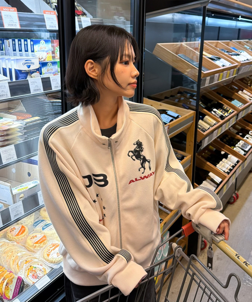 AMOU（アモウ）の「AMOU Horse Track Jacket CREAM（ナイロンジャケット・レディース・その他・1/2）」の15枚目の写真