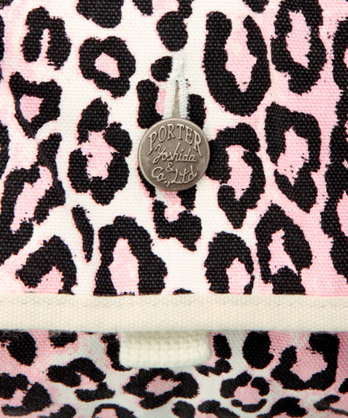 WACKO MARIA（ワコマリア）の「WACKO MARIA×PORTER MESSENGER BAG SMALL（LEOPARD）（ショルダーバッグ・メンズ・ホワイト/ブラウン/ピンク/グリーン/ロイヤルブルー・ONE SIZE）」の17枚目の写真