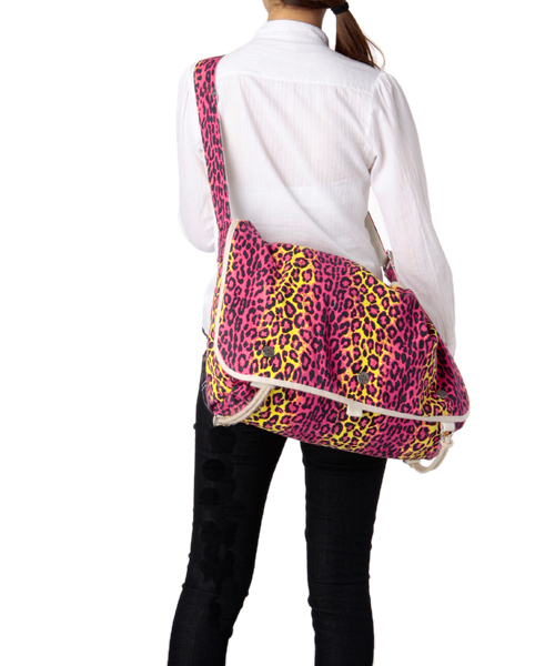 WACKO MARIA（ワコマリア）の「WACKO MARIA×PORTER MESSENGER BAG SMALL（LEOPARD）（ショルダーバッグ・メンズ・ホワイト/ブラウン/ピンク/グリーン/ロイヤルブルー・ONE SIZE）」の13枚目の写真