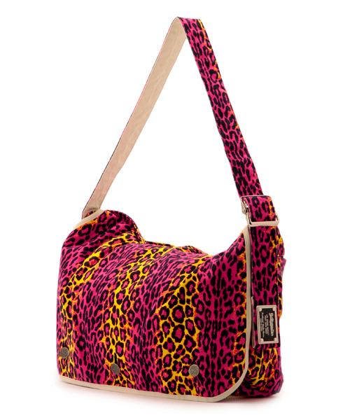 WACKO MARIA（ワコマリア）の「WACKO MARIA×PORTER MESSENGER BAG SMALL（LEOPARD）（ショルダーバッグ・メンズ・ホワイト/ブラウン/ピンク/グリーン/ロイヤルブルー・ONE SIZE）」の7枚目の写真