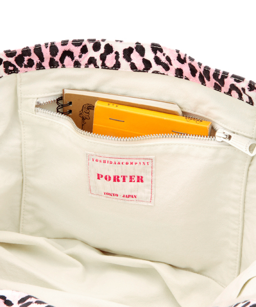 WACKO MARIA（ワコマリア）の「WACKO MARIA×PORTER MESSENGER BAG SMALL（LEOPARD）（ショルダーバッグ・メンズ・ホワイト/ブラウン/ピンク/グリーン/ロイヤルブルー・ONE SIZE）」の21枚目の写真