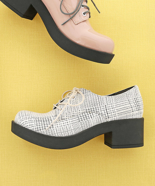 byあしながおじさん(バイアシナガオジサン)の「厚底レースアップシューズ -8980441(ドレスシューズ・レディース・ブラック/ワインレッド/クリアブラック/ホワイト/ピンク/イエロー/ライトホワイト/ブラック系その他/カーキ/ブラック系その他2/パイソン・22.5cm/23.0cm/23.5cm/24.0cm/24.5cm/22.0cm/25.0cm)」の2枚目の写真
