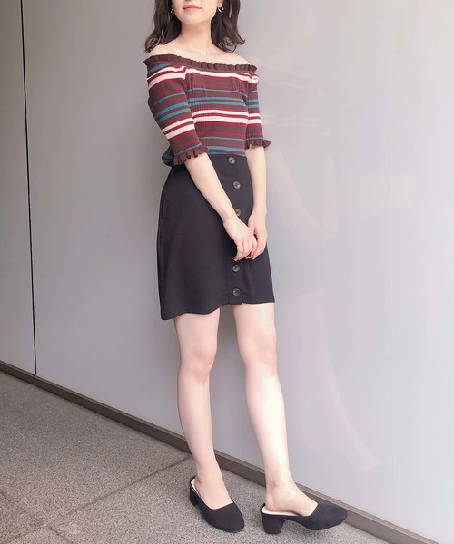 one after another NICE CLAUP(ワンアフターアナザーナイスクラップ)の「フリフリオフショルダートップス(ニット/セーター・レディース・オフホワイト/ブラック/ブラウン系その他/グリーン系その他/パープル系その他・FREE)」の10枚目の写真