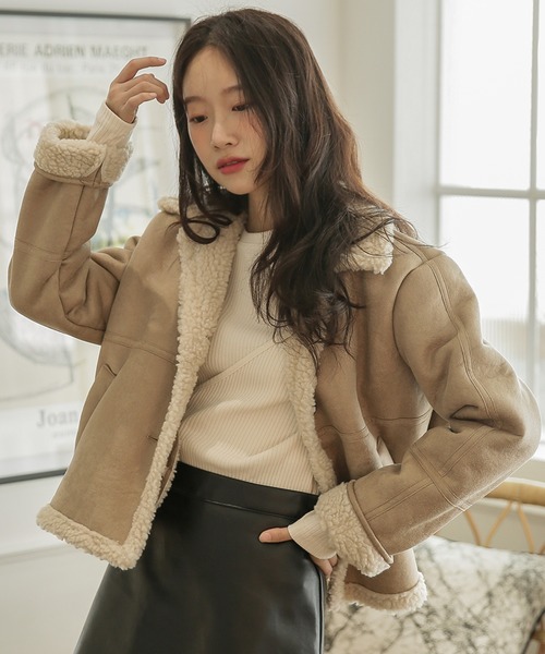 UNE MANSION(ユヌマンション)の「フェイクムートンボアショートボンバージャケット(ムートンコート)」|ベージュ