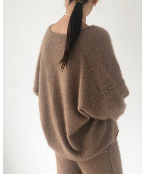 TODAYFUL（トゥデイフル）の「ソフトラクーンニット（ニット/セーター・レディース・チャコールグレー/モカ・FREE）」の6枚目の写真