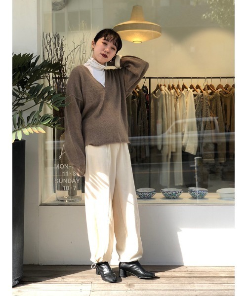 TODAYFUL（トゥデイフル）の「ソフトラクーンニット（ニット/セーター・レディース・チャコールグレー/モカ・FREE）」の7枚目の写真