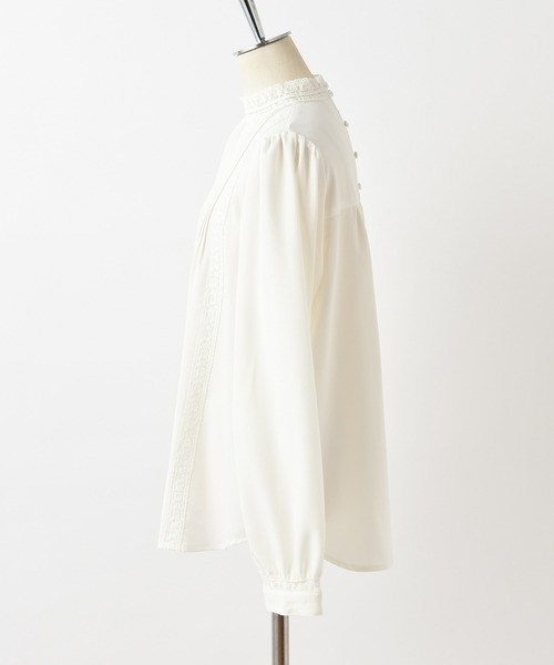 one after another NICE CLAUP(ワンアフターアナザーナイスクラップ)の「【ZOZO限定】スタンドカラー レース付きブラウス(シャツ/ブラウス・レディース・ブラウン/オフホワイト/ピンクベージュ・FREE)」の6枚目の写真