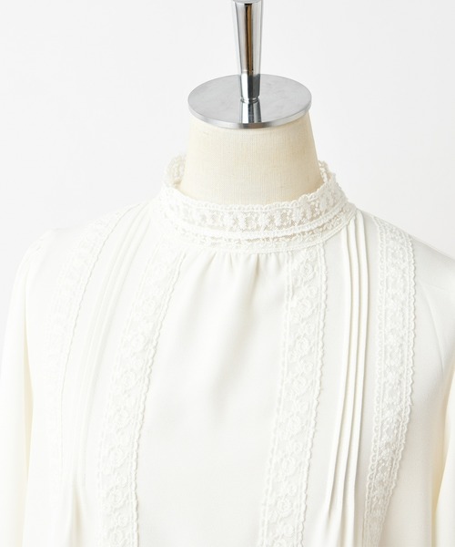 one after another NICE CLAUP(ワンアフターアナザーナイスクラップ)の「【ZOZO限定】スタンドカラー レース付きブラウス(シャツ/ブラウス・レディース・ブラウン/オフホワイト/ピンクベージュ・FREE)」の4枚目の写真
