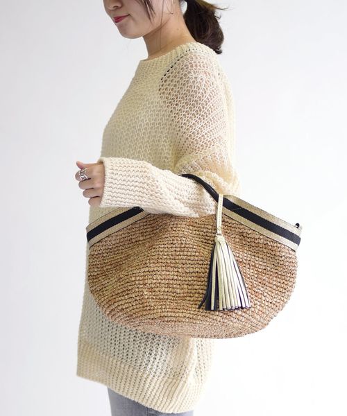 SHIPS(シップス)の「VIOLAd’ORO:2WAYラフィアトート(M)20SS◇(かごバッグ・レディース・ベージュ/キャメル・ONE SIZE)」の4枚目の写真