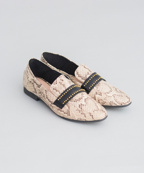 prose verse(プロズヴェール)の「スタッズ付き軽量ローファー(ローファー・レディース・アイボリー/ブラック/ブラック系その他/ベージュ・SMALL/MEDIUM/LARGE/X-LARGE)」の4枚目の写真