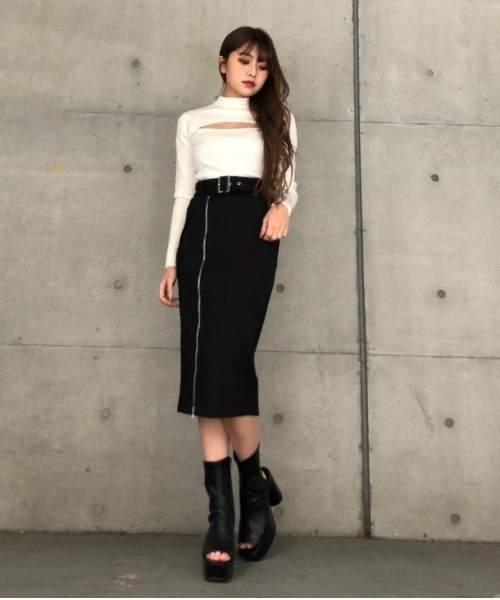 ENVYM(アンビー)の「フロントZIPミディアムポンチSK(スカート・レディース・ブラック・FREE)」の11枚目の写真