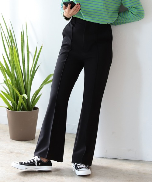 BeAMS DOT(ビームスドット)の「【WEB限定】BeAMS DOT / フレアスラックスパンツ(その他パンツ・レディース・ベージュ/ブルー/ブラック・MEDIUM/SMALL)」の2枚目の写真