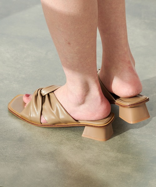 COLONY 2139（コロニートゥーワンスリーナイン）の「ねじりミュールサンダル（サンダル・レディース・ブラック/アイボリー/モカ・23cm/24cm/25cm）」の16枚目の写真