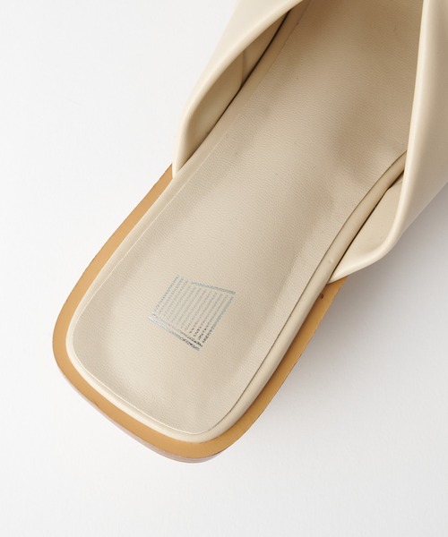 COLONY 2139（コロニートゥーワンスリーナイン）の「ねじりミュールサンダル（サンダル・レディース・ブラック/アイボリー/モカ・23cm/24cm/25cm）」の11枚目の写真