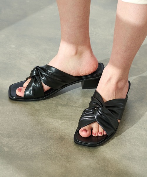 COLONY 2139（コロニートゥーワンスリーナイン）の「ねじりミュールサンダル（サンダル・レディース・ブラック/アイボリー/モカ・23cm/24cm/25cm）」の10枚目の写真