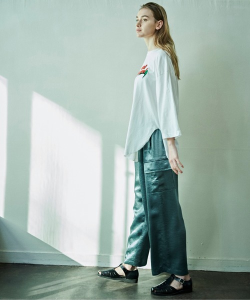 kha:ki（カーキ）の「「KHA:KI / カーキ」ヘムラウンドピグメントオーバーダイティーシャツ"GARMENT DYE 3Q TEE "PLEASURE""（Tシャツ/カットソー・レディース・ホワイト/ブラック/グリーン・1）」の4枚目の写真