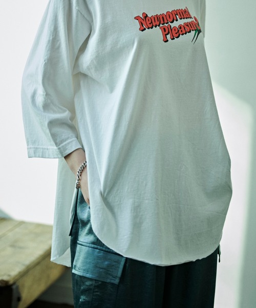 kha:ki（カーキ）の「「KHA:KI / カーキ」ヘムラウンドピグメントオーバーダイティーシャツ"GARMENT DYE 3Q TEE "PLEASURE""（Tシャツ/カットソー・レディース・ホワイト/ブラック/グリーン・1）」の6枚目の写真