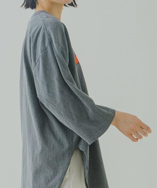 kha:ki（カーキ）の「「KHA:KI / カーキ」ヘムラウンドピグメントオーバーダイティーシャツ"GARMENT DYE 3Q TEE "PLEASURE""（Tシャツ/カットソー・レディース・ホワイト/ブラック/グリーン・1）」の19枚目の写真