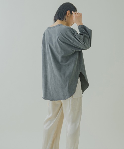 kha:ki（カーキ）の「「KHA:KI / カーキ」ヘムラウンドピグメントオーバーダイティーシャツ"GARMENT DYE 3Q TEE "PLEASURE""（Tシャツ/カットソー・レディース・ホワイト/ブラック/グリーン・1）」の17枚目の写真