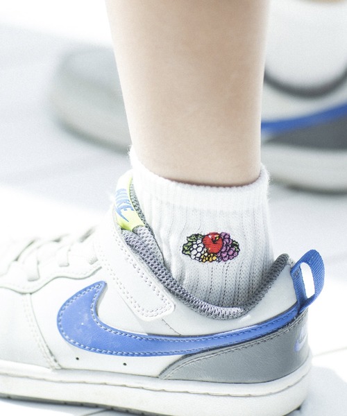 FRUIT OF THE LOOM（フルーツオブザルーム）の「クオーター丈刺繍3P/ キッズ / クォーター丈ソックス / ３足セット（ソックス/靴下・キッズ・マルチ/グレー/ブラック・13cm-15cm/16cm-18cm）」の3枚目の写真