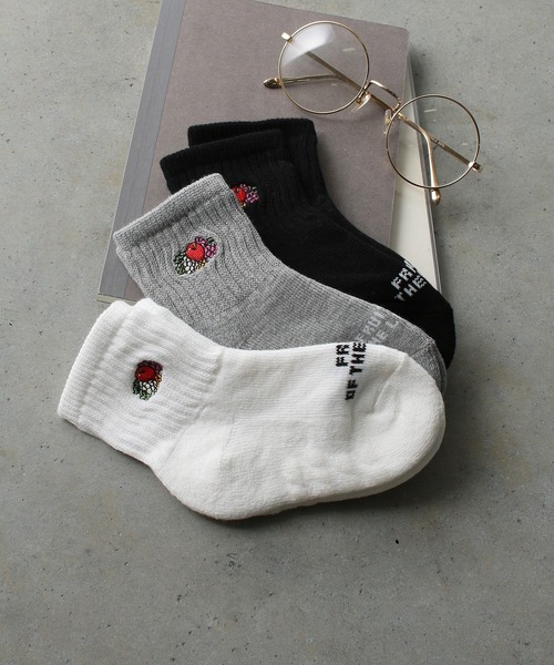 FRUIT OF THE LOOM（フルーツオブザルーム）の「クオーター丈刺繍3P/ キッズ / クォーター丈ソックス / ３足セット（ソックス/靴下・キッズ・マルチ/グレー/ブラック・13cm-15cm/16cm-18cm）」の18枚目の写真