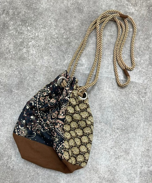 apres jour mignon(アプレジュールミニョン)の「柄巾着ポシェット 【ZOZOTOWN限定アイテム】(ショルダーバッグ・レディース・キャメル/カーキ/ネイビー・フリー)」の2枚目の写真