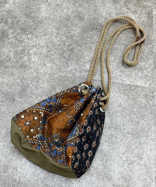 apres jour mignon(アプレジュールミニョン)の「柄巾着ポシェット 【ZOZOTOWN限定アイテム】(ショルダーバッグ・レディース・キャメル/カーキ/ネイビー・フリー)」の3枚目の写真
