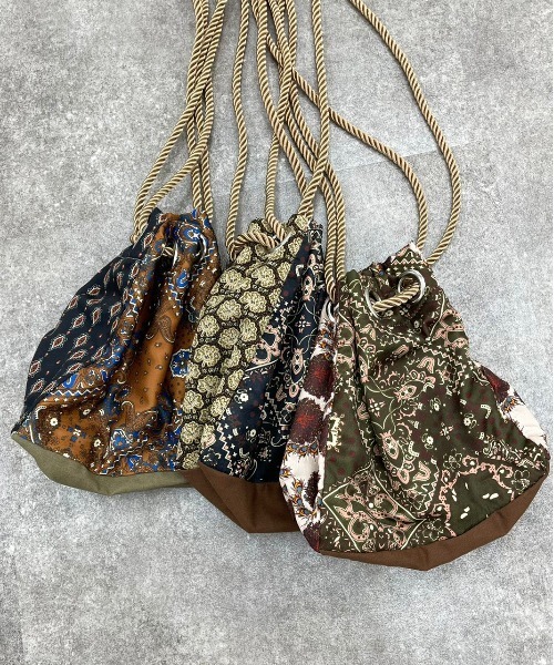 apres jour mignon(アプレジュールミニョン)の「柄巾着ポシェット 【ZOZOTOWN限定アイテム】(ショルダーバッグ・レディース・キャメル/カーキ/ネイビー・フリー)」の4枚目の写真