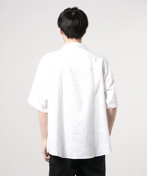 Beno(ビーノ)の「ダマスク柄 サテンジャガード ドルマンワイドシルエット オープンカラーシャツ(シャツ/ブラウス・メンズ・グリーン/ワイン/オフホワイト/ブラック/ライトグレー/スモークピンク・M/L)」の8枚目の写真