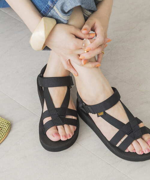 Teva(テバ)の「Teva MIDFORM ARIVACA(サンダル・レディース・ブラック・6/7)」の3枚目の写真