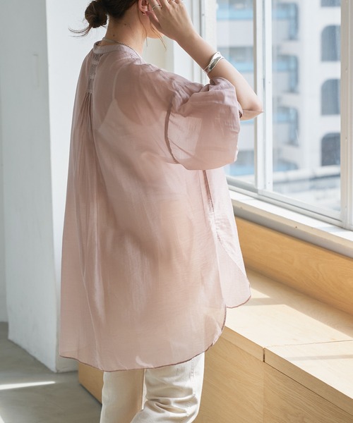 DISCOAT（ディスコート）の「シアーバンドカラーシャツ（シャツ/ブラウス・レディース・ホワイト系その他/サックスブルー/ピンクベージュ・FREE）」の5枚目の写真