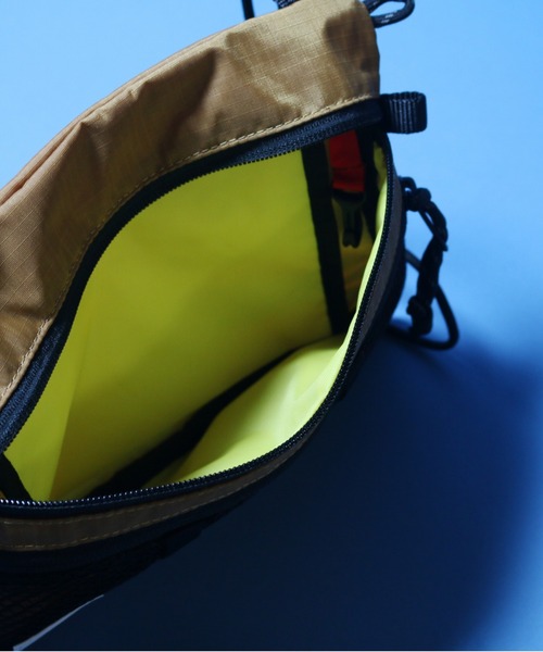 TOPO DESIGNS（トポデザインズ）の「MOUNTAIN ACCESSRY BAG（ショルダーバッグ・メンズ・ブラック/オリーブ/カーキ/ブルー・FREE）」の12枚目の写真