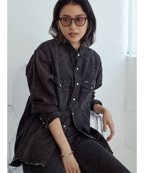 Ungrid（アングリッド）の「Wrangler別注 リメイクデニムシャツ（シャツ/ブラウス・レディース・ブラック/ブルー・FREE）」の6枚目の写真