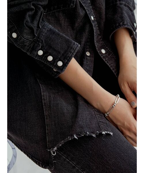 Ungrid（アングリッド）の「Wrangler別注 リメイクデニムシャツ（シャツ/ブラウス・レディース・ブラック/ブルー・FREE）」の5枚目の写真