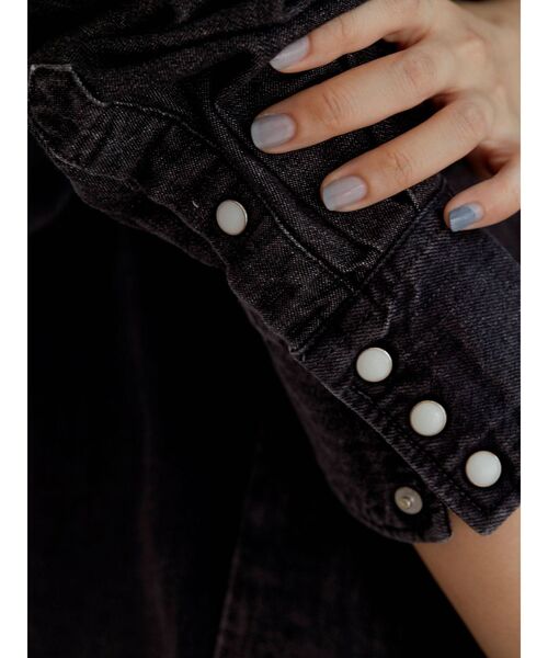 Ungrid（アングリッド）の「Wrangler別注 リメイクデニムシャツ（シャツ/ブラウス・レディース・ブラック/ブルー・FREE）」の11枚目の写真