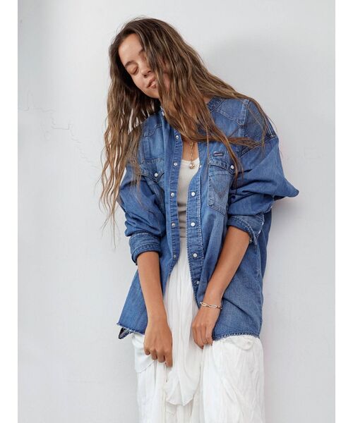 Ungrid（アングリッド）の「Wrangler別注 リメイクデニムシャツ（シャツ/ブラウス・レディース・ブラック/ブルー・FREE）」の12枚目の写真