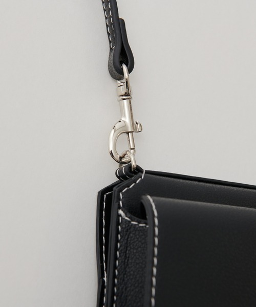 COLONY 2139（コロニートゥーワンスリーナイン）の「フラップ付きスマホショルダー（ショルダーバッグ・レディース・ブラック/モカ・FREE）」の7枚目の写真