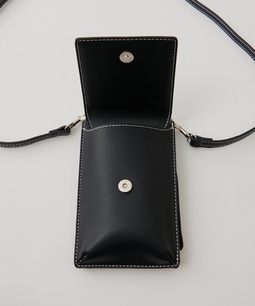 COLONY 2139（コロニートゥーワンスリーナイン）の「フラップ付きスマホショルダー（ショルダーバッグ・レディース・ブラック/モカ・FREE）」の20枚目の写真