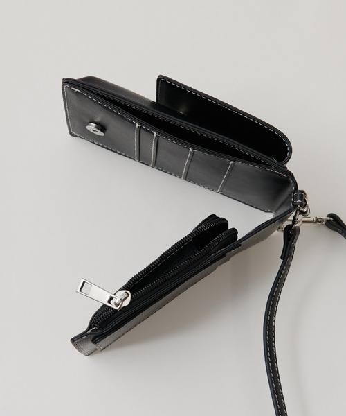 COLONY 2139（コロニートゥーワンスリーナイン）の「フラップ付きスマホショルダー（ショルダーバッグ・レディース・ブラック/モカ・FREE）」の5枚目の写真