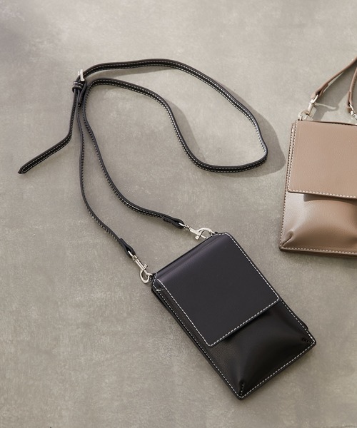COLONY 2139（コロニートゥーワンスリーナイン）の「フラップ付きスマホショルダー（ショルダーバッグ・レディース・ブラック/モカ・FREE）」の3枚目の写真