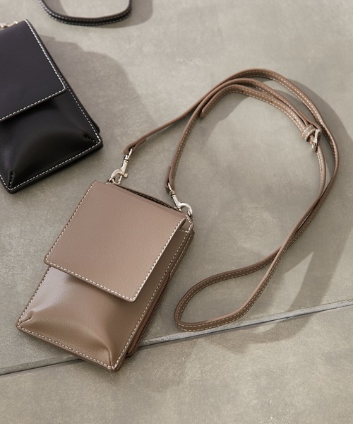 COLONY 2139（コロニートゥーワンスリーナイン）の「フラップ付きスマホショルダー（ショルダーバッグ・レディース・ブラック/モカ・FREE）」の14枚目の写真