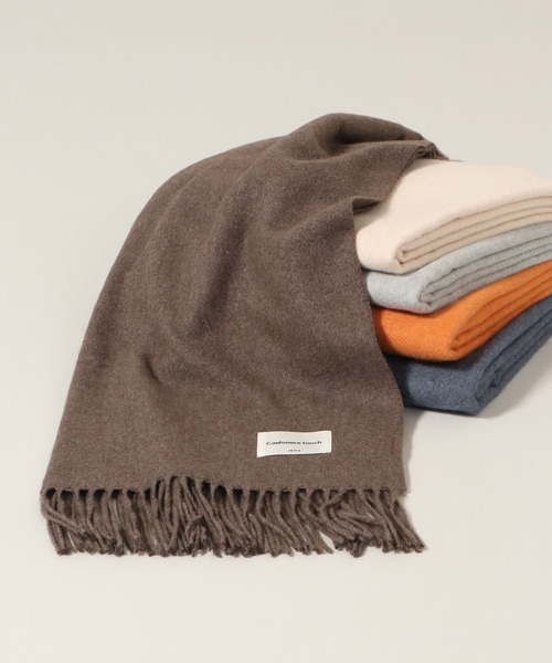 ikka（イッカ）の「カシミヤタッチ無地マフラー（マフラー・レディース・ブラウン/グレー/オフホワイト/オレンジ/ブルー・FREE）」の4枚目の写真