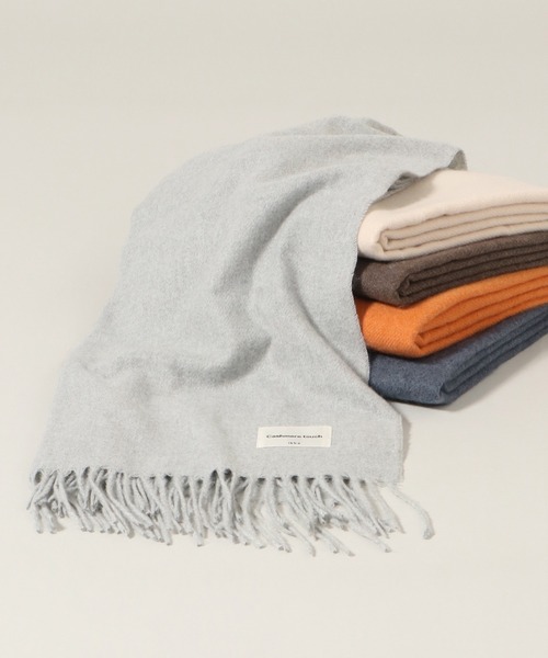 ikka（イッカ）の「カシミヤタッチ無地マフラー（マフラー・レディース・ブラウン/グレー/オフホワイト/オレンジ/ブルー・FREE）」の3枚目の写真