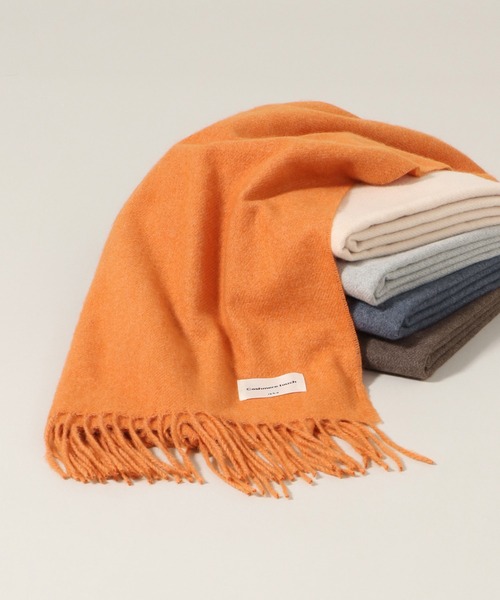 ikka（イッカ）の「カシミヤタッチ無地マフラー（マフラー・レディース・ブラウン/グレー/オフホワイト/オレンジ/ブルー・FREE）」の5枚目の写真