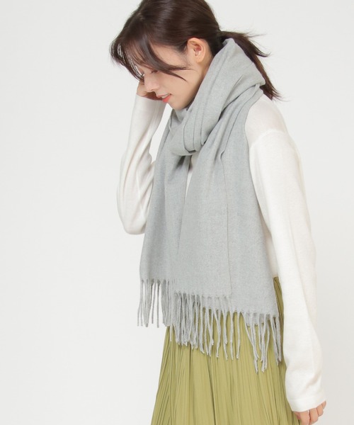 ikka（イッカ）の「カシミヤタッチ無地マフラー（マフラー・レディース・ブラウン/グレー/オフホワイト/オレンジ/ブルー・FREE）」の6枚目の写真