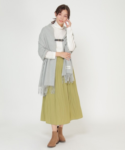 ikka（イッカ）の「カシミヤタッチ無地マフラー（マフラー・レディース・ブラウン/グレー/オフホワイト/オレンジ/ブルー・FREE）」の7枚目の写真