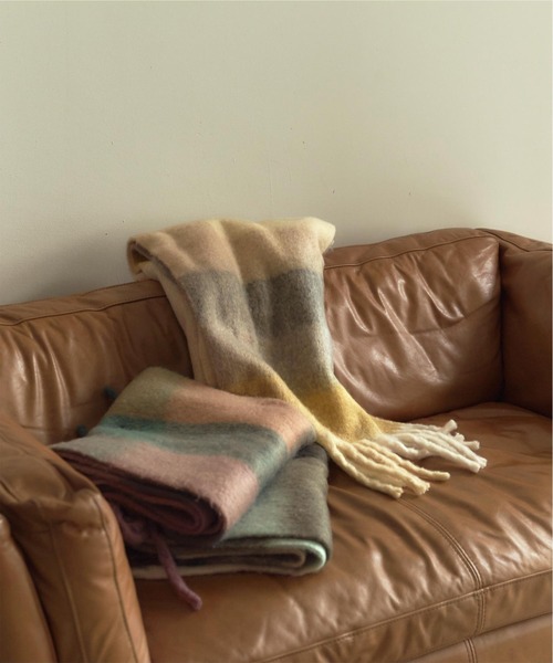 titivate（ティティベイト）の「ﾎﾞﾘｭｰﾑﾁｪｯｸﾏﾌﾗｰ/ｽﾄｰﾙ（マフラー・レディース・パープル/イエロー/グリーン・FREE）」の3枚目の写真